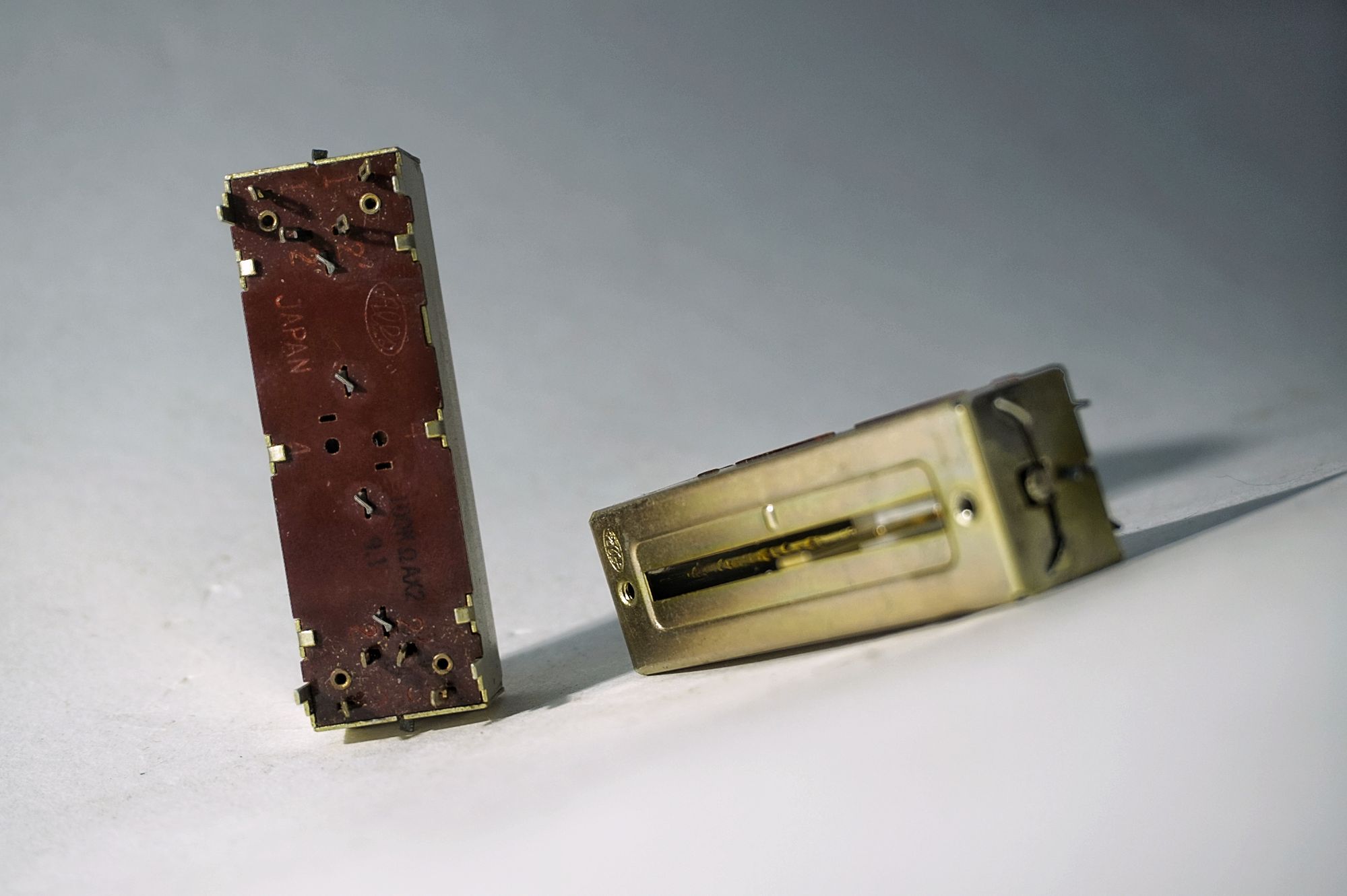 100 KΩ A x 2 logaritmisch – Alps
