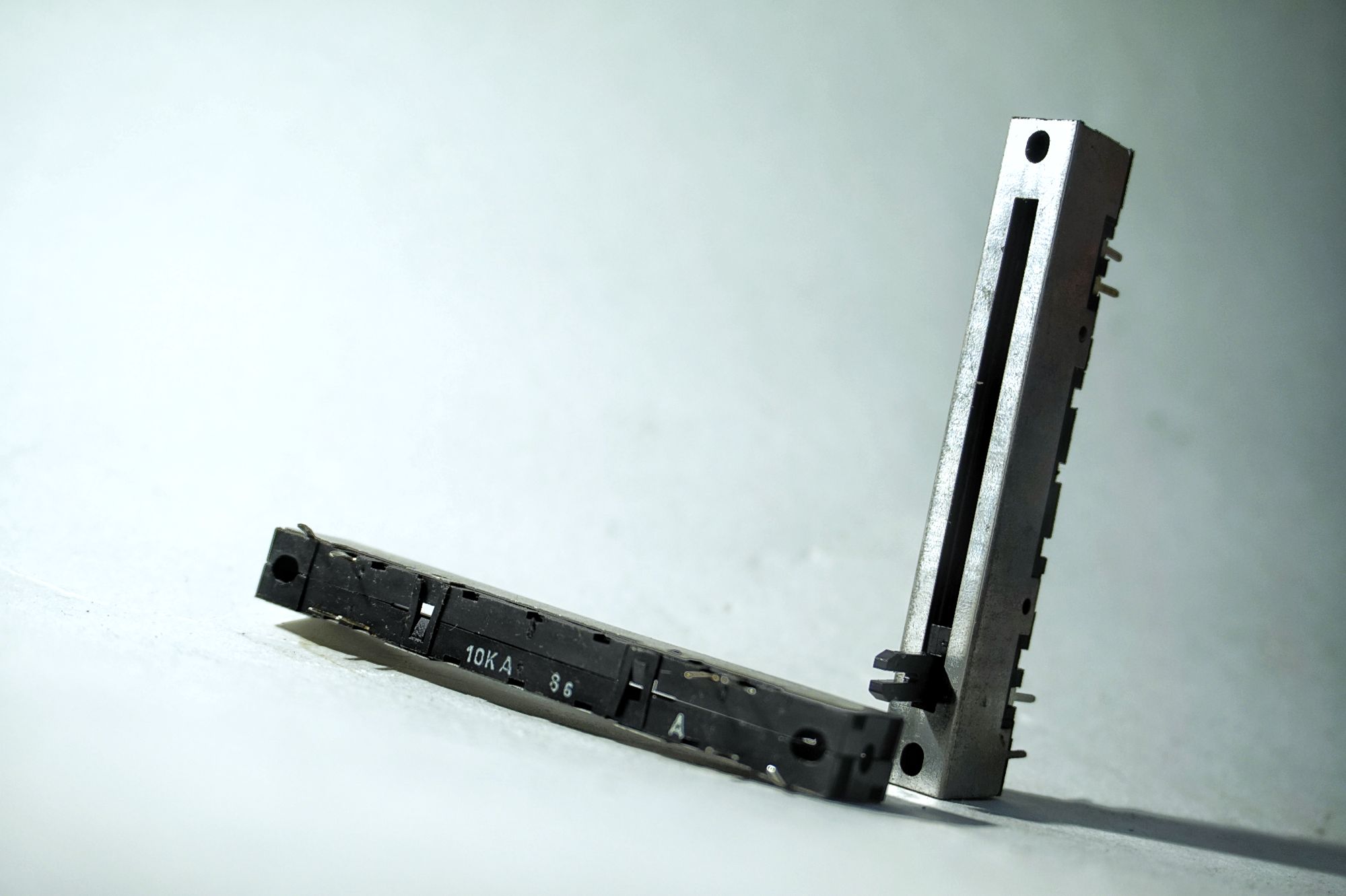 10 KΩ A x 2 logaritmisch – Ruwido