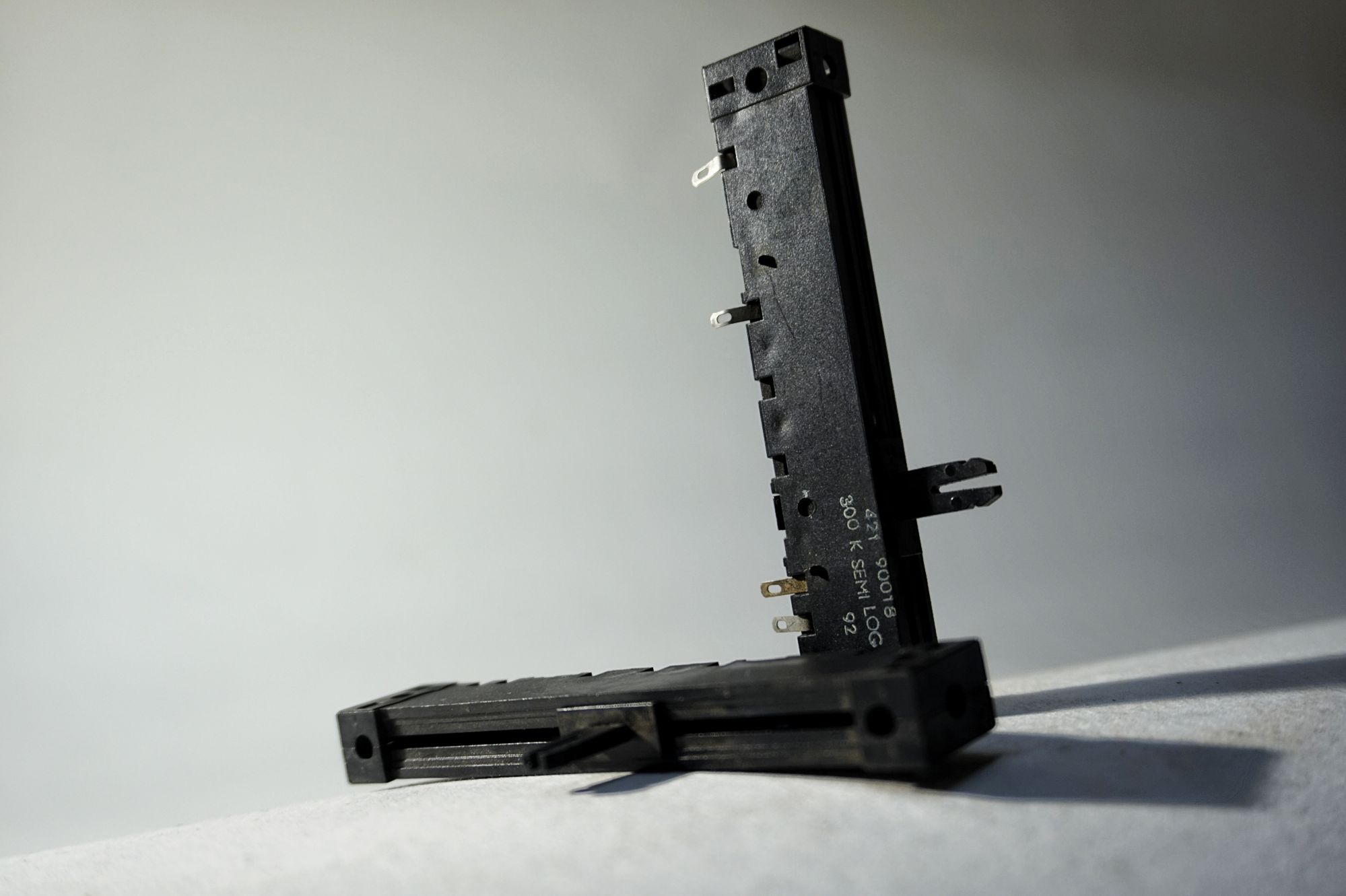 300 KΩ A x 1 semi logaritmisch – Ruwido