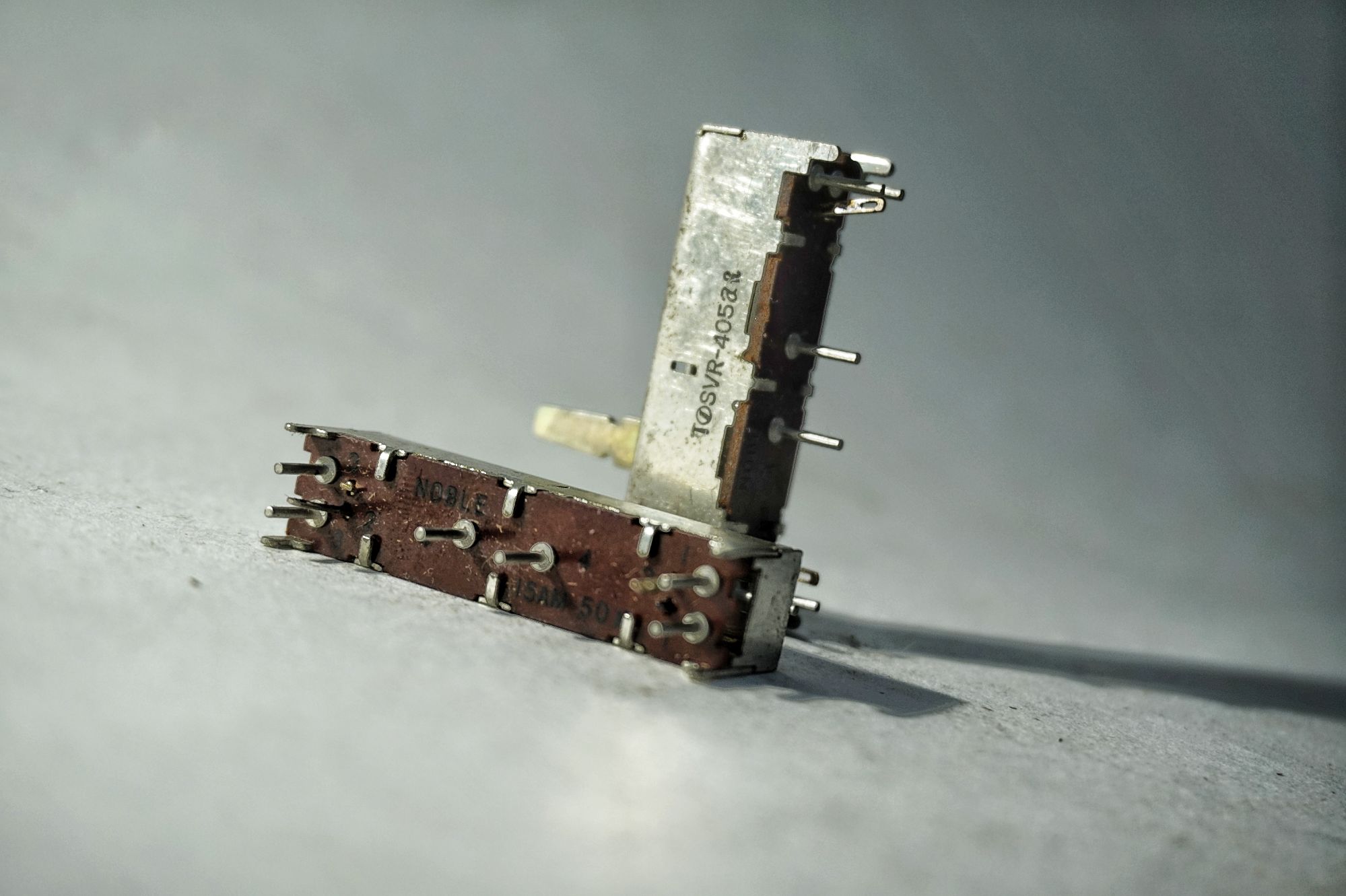 50 KΩ AM x 1 logaritmisch – Noble