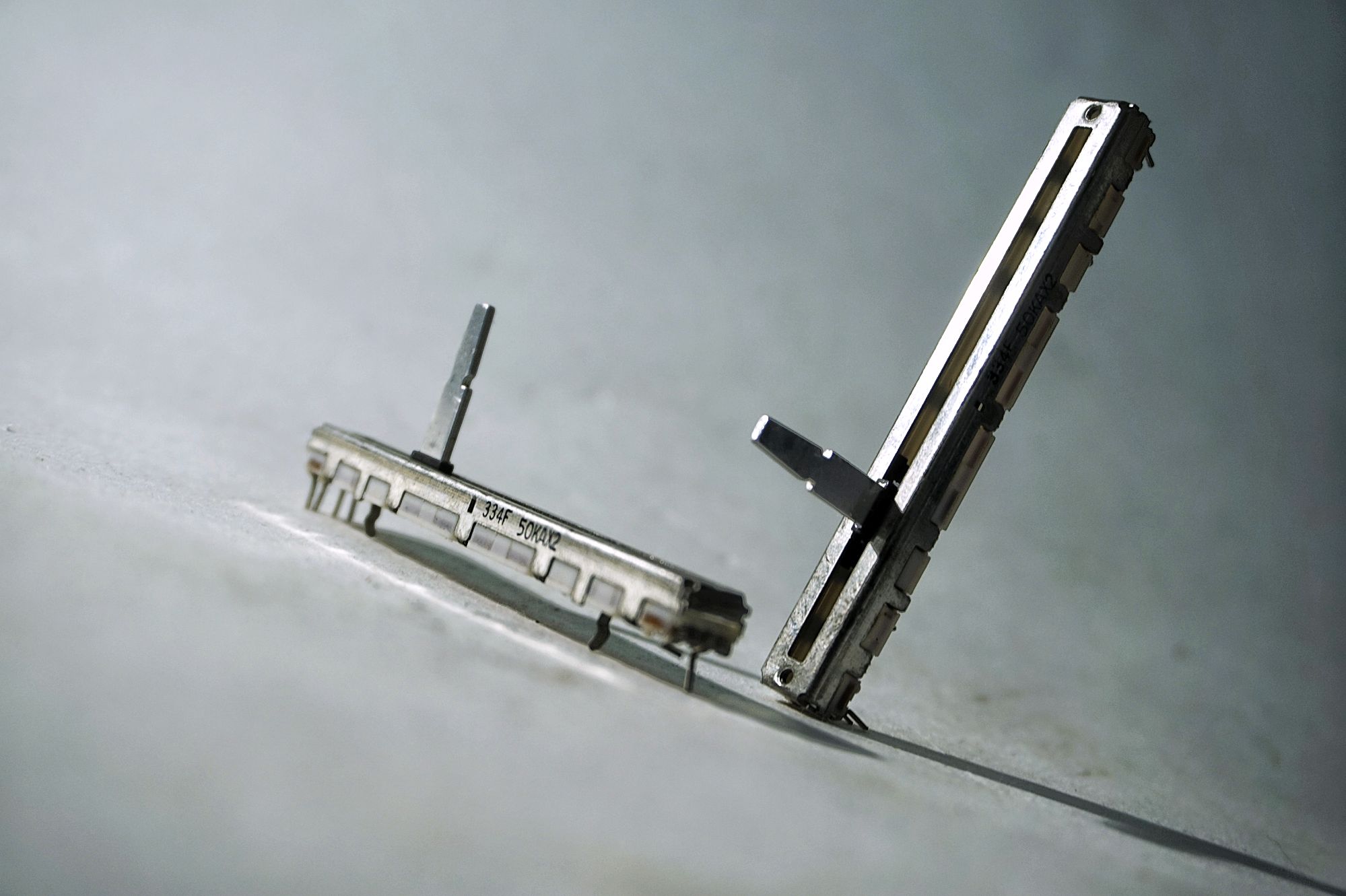 50 KΩ A x 2 logaritmisch –