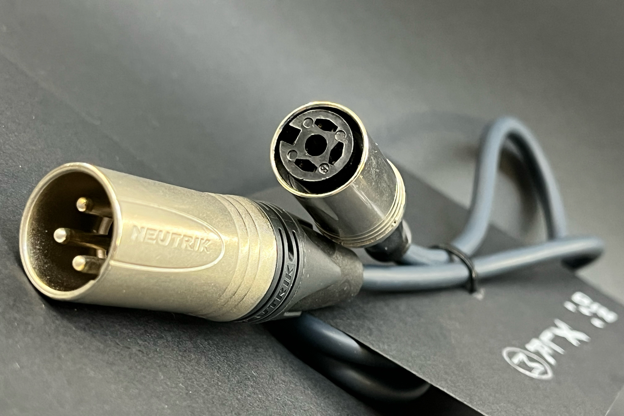 DIN-3 F x XLR M